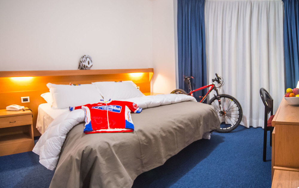 Fly Bike Hotel Trento Exteriör bild