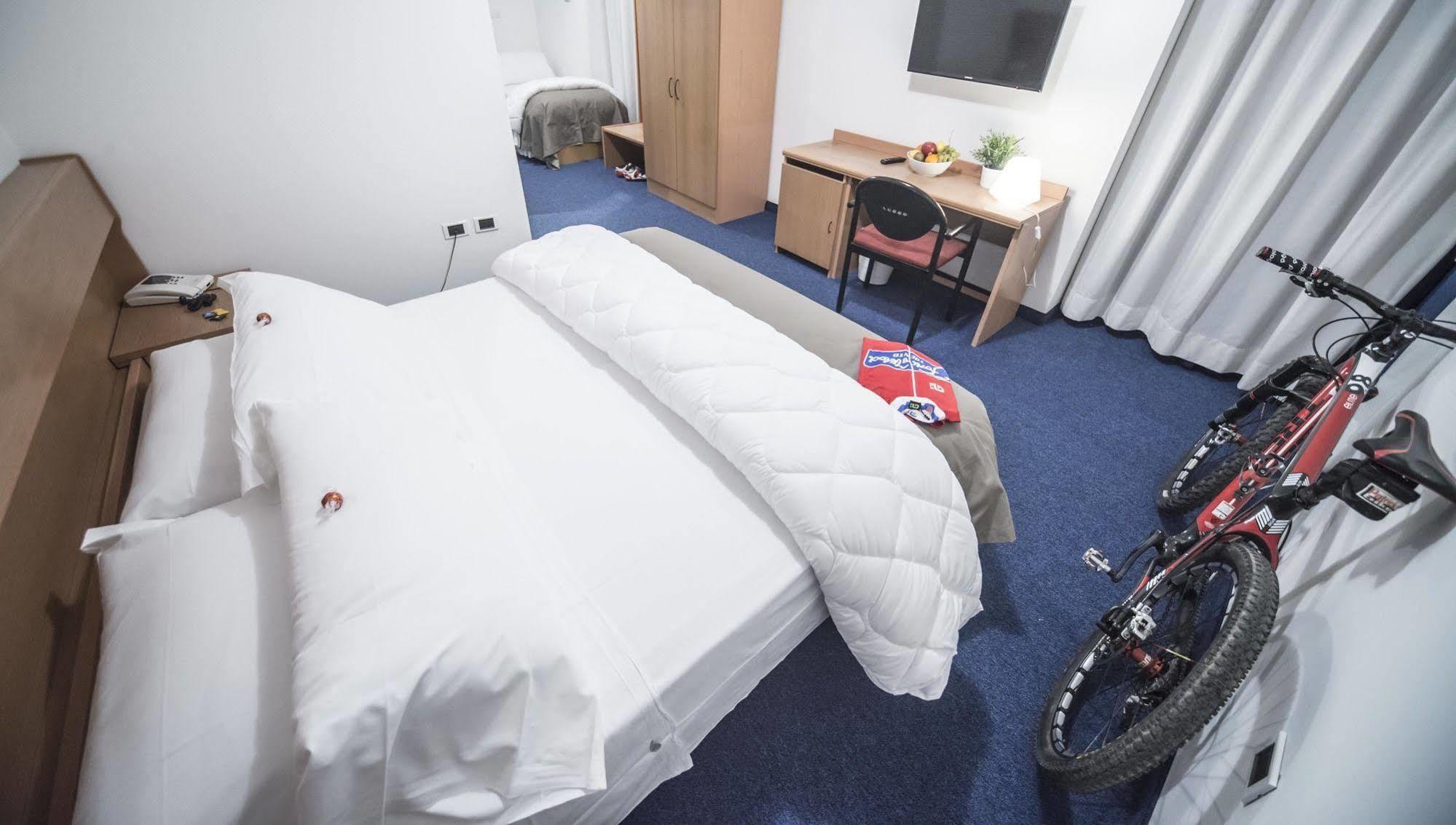 Fly Bike Hotel Trento Exteriör bild